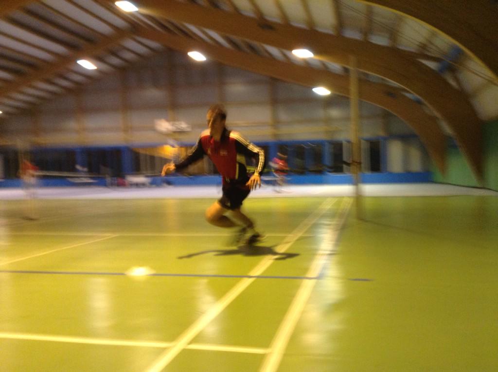 steffen_s1's tweet photo. Mientras unos compiten, Luca 6* en Champery (47 ptos) otros hacen físico en casa. http://t.co/Dzt8QSMiHy