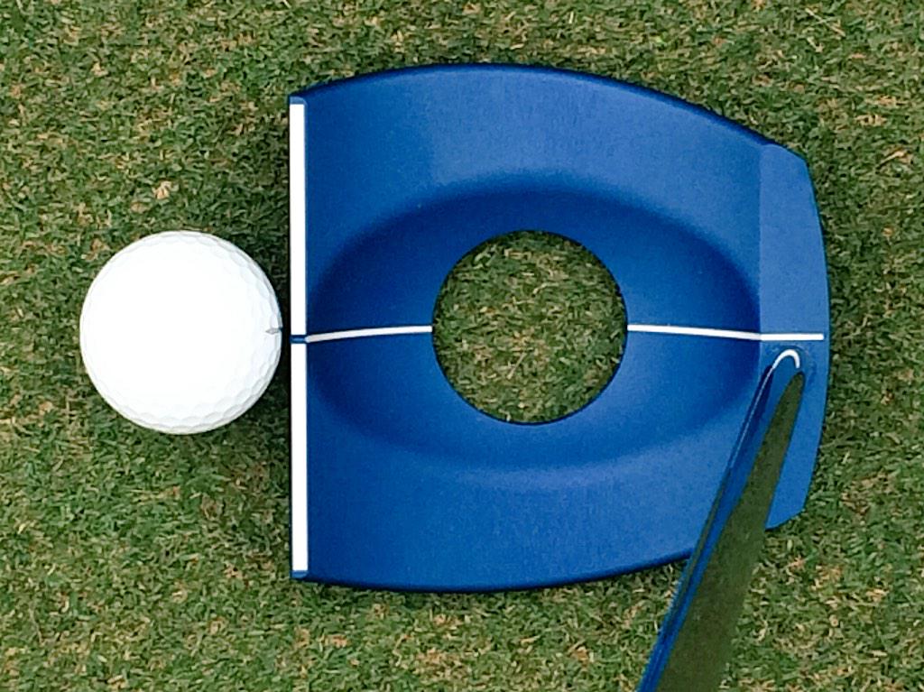 Golfalot's tweet photo. Putting blues? @biomechsports AccuLock Ace.Forearm anchor,2 deg,blue to sooth nerves,great feel #like #PGAShow2015 http://t.co/vRSaWHUJ8b
