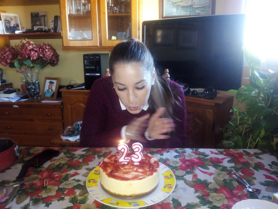 mayca_m3's tweet photo. Y otro cumpleaños mas que hemos celebrado juntas.... Muchas felicidades  @Mari92Mur http://t.co/k9EMv6Ownt