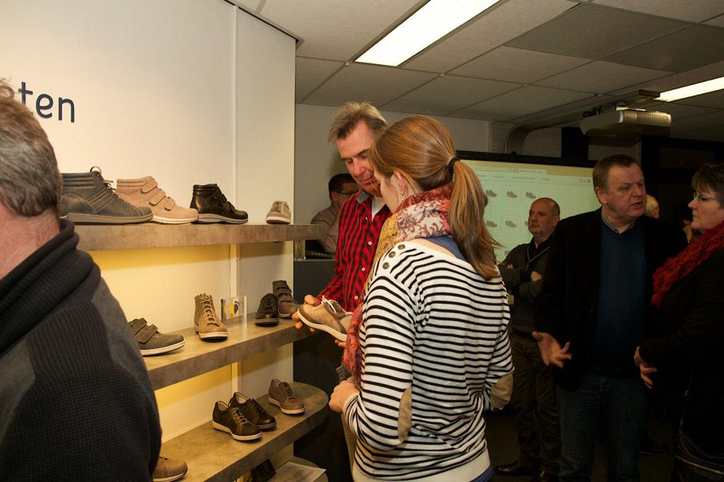 Dureashoes's tweet photo. Vanavond succesvolle introductie gehad van de "modern collectie" voor SOS en extra Informatie over ons DCS systeem http://t.co/XclUYWGlw6