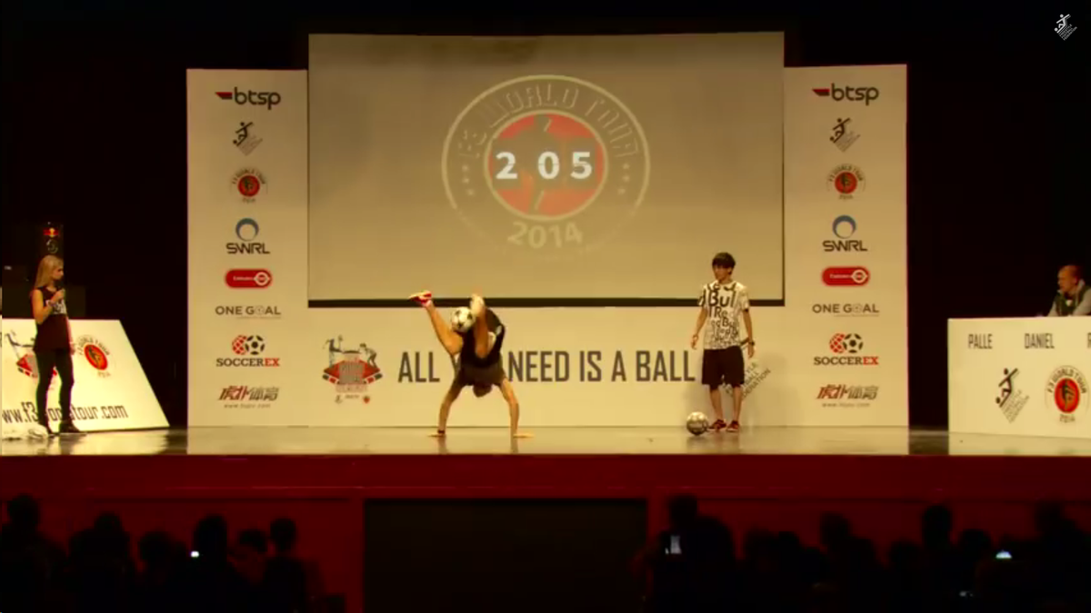 BHtalent's tweet photo. .@tokura0721 and @Tobiasfreestyle battle it out and show crowds crazy skills https://t.co/CdbLhjVpJf http://t.co/RIVOvkdxcu