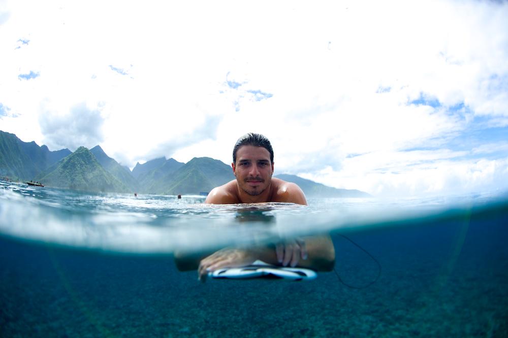 Pro surfer Ricardo dos Santos dies from gunshots.
bit.ly/1xSxVb3
