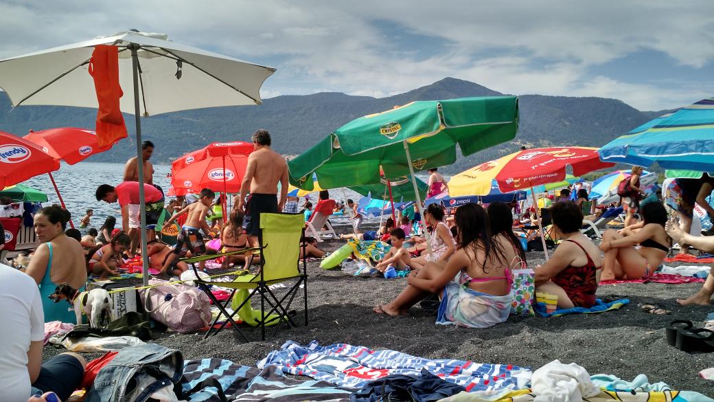 Pucon, Chile,   hasta las manos!
