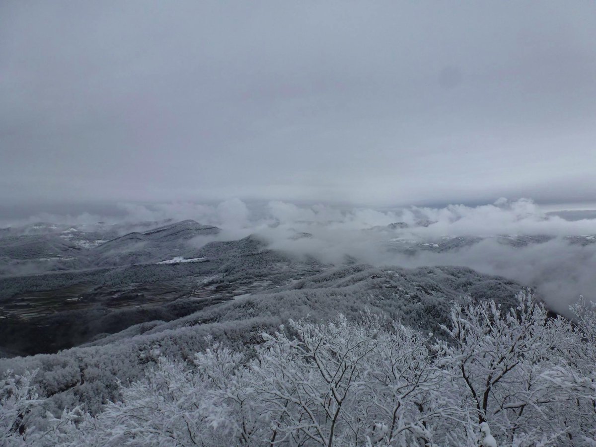 TrainingCampTE's tweet photo. Veient com estava #Bellmunt avui, al #TCTE2015 fins i tot ens podem plantejar fer entrenaments amb #skimo, brutal! http://t.co/P1tQqrPiX1
