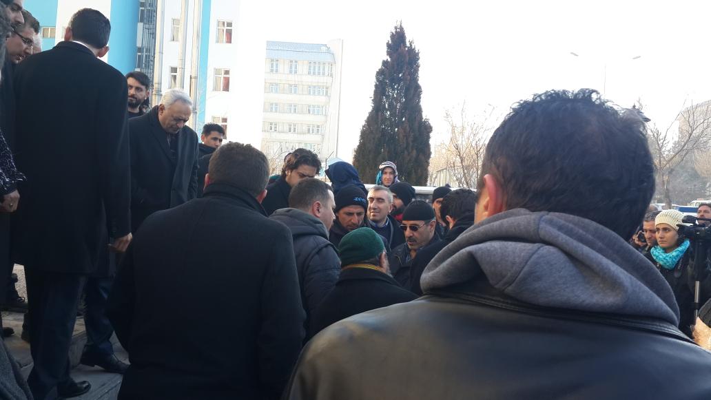 hackeros_25's tweet image. Erzurum adliye Sarayı önü
Resulullah için oradayız
Cumhuriyet gazetesi için savcılıga suç duyurunda bulunuldu