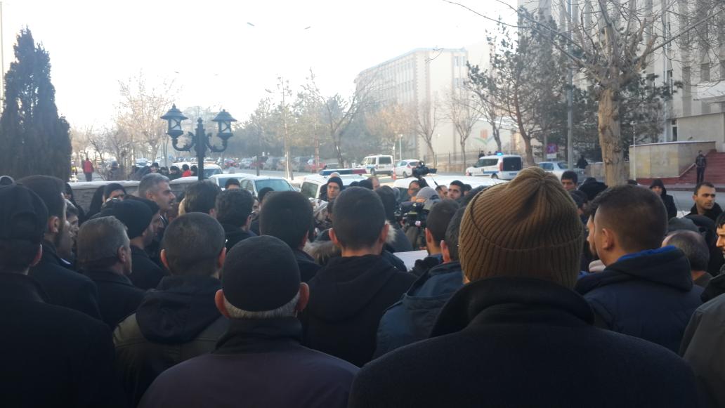 hackeros_25's tweet image. Erzurum adliye Sarayı önü
Resulullah için oradayız
Cumhuriyet gazetesi için savcılıga suç duyurunda bulunuldu