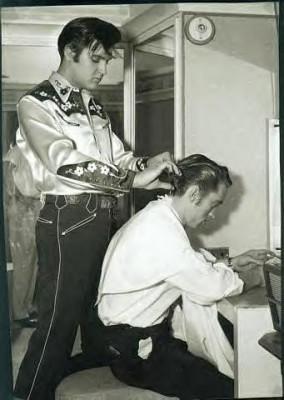 Fascinating Historical Picture of Elvis Presley with Johnny Cash in 1960 