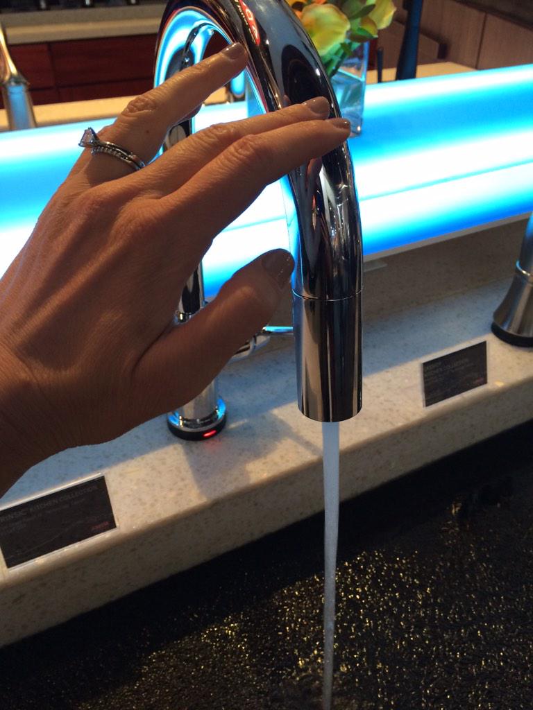 deltafaucet's tweet photo. Gettin' handsy. #Touch2O #DeltaKBIS2015 http://t.co/eCOyZZWnrs