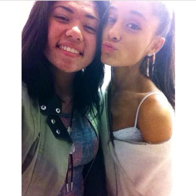 AriNewsOfficial's tweet photo. ;Ariana with fans; http://t.co/taMOY6icrJ