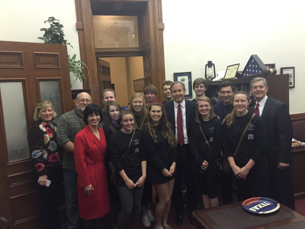 AledoYR's tweet photo. YR meeting with our representative @PhilKingTX and new Attorney General @KenPaxtonTX So thankful for the opportunity http://t.co/w5JZWDsGdl