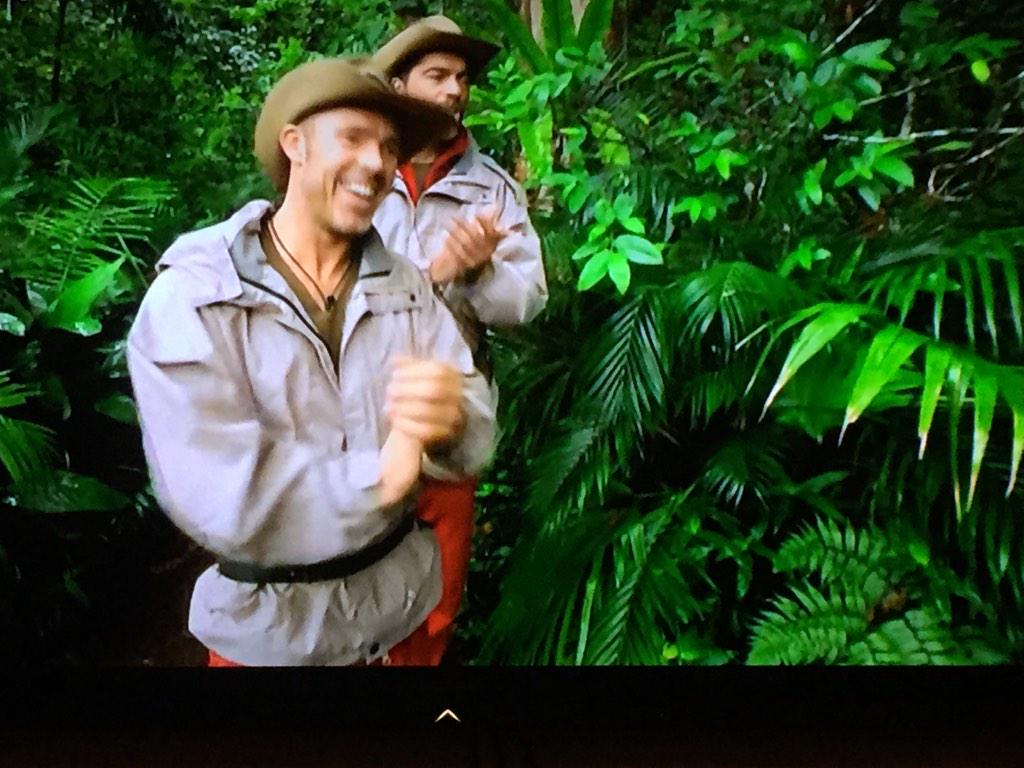 Bennnnni's tweet photo. Die haben doch zusammen #gestript 😂 #ibes http://t.co/PjmNUzi461