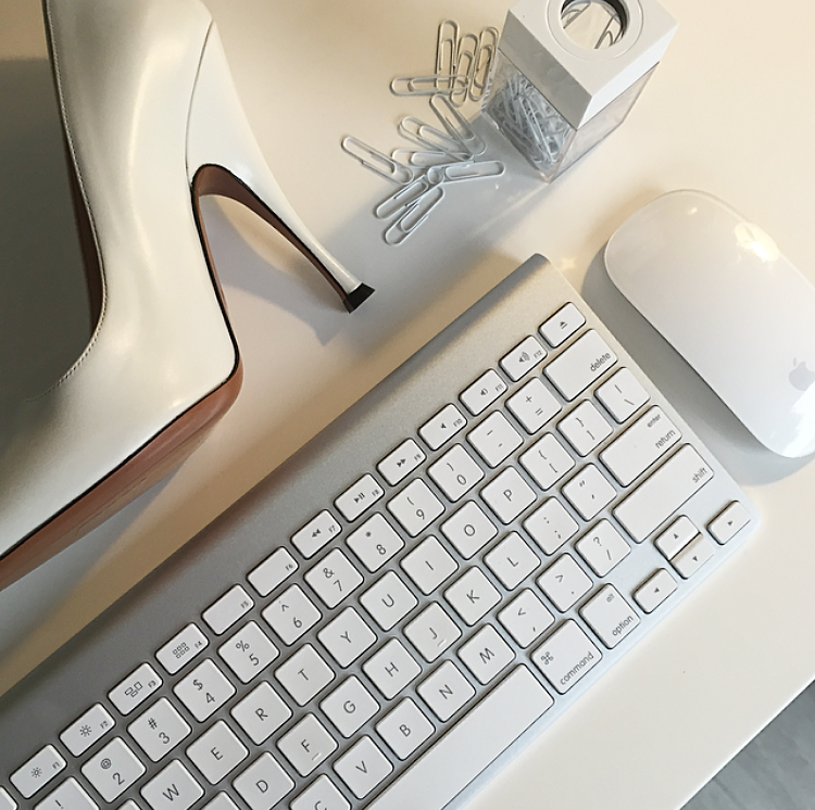 PalterDeLiso's tweet photo. Seeing white #inthestudio #whiteout http://t.co/phDorK4l6h