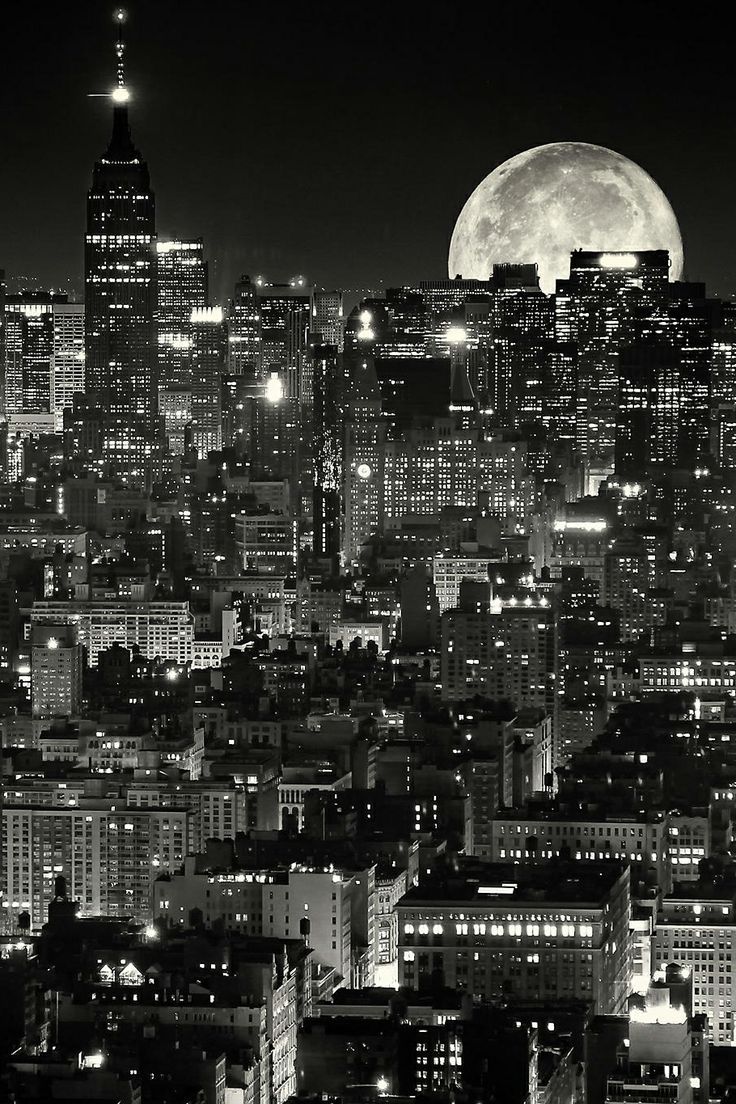 benllure's tweet photo. Que no se escapen los sueños, la luna nos espera. Good night #dreams #NYC http://t.co/Rmdxhy5B0D