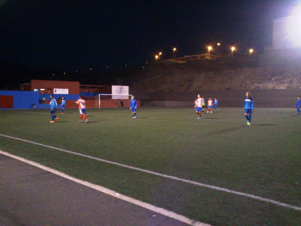 CDTFemenino's tweet photo. Hoy jugamos un partido amistoso cn el Cadete A de #Esmugran El Médano cn resultado 2-2.Mucha intensidad ¡repetiremos! http://t.co/3rg4eFbKIN