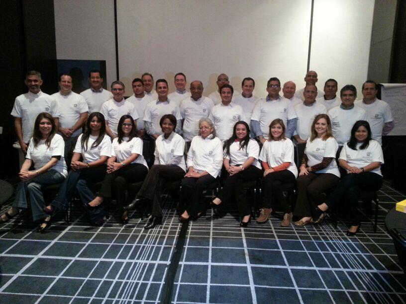 FClatan's tweet photo. Grupo Corporativo  Perez en su segundo día de la sesión #LaVelocidadDeLaConfianza http://t.co/zGvK95V5Xf