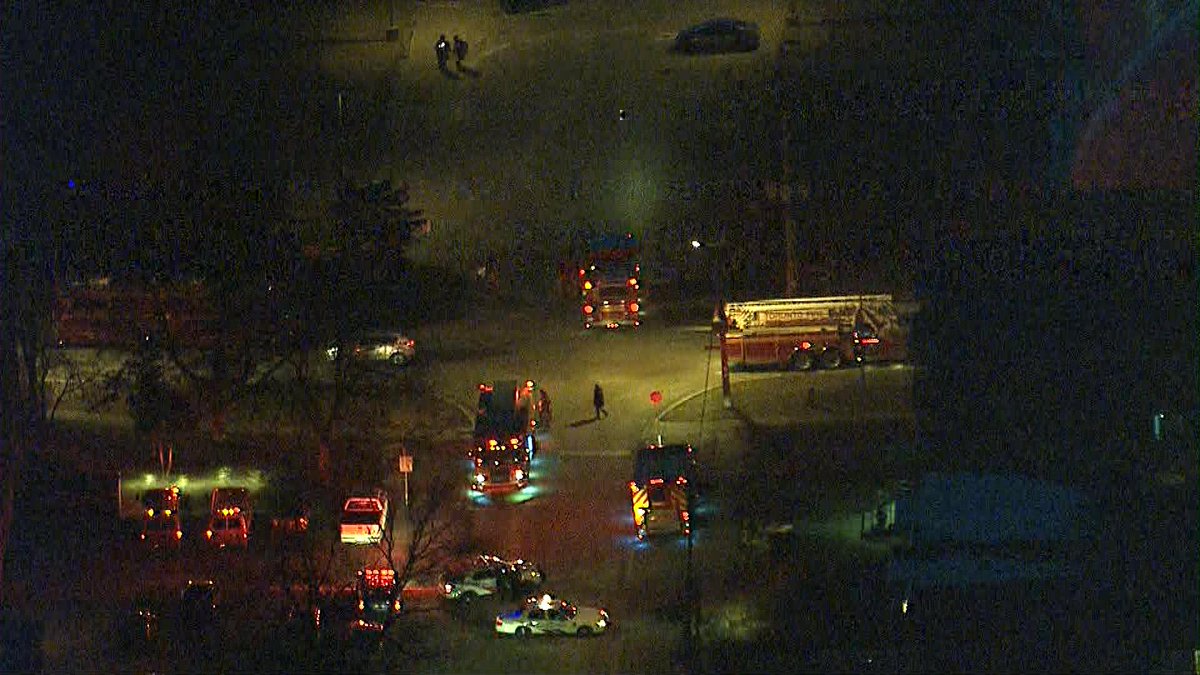 ezzdoesit's tweet photo. The Bubble #shesgonnablow "@CP24: Ammonia leak closes Etobicoke rink, shuts down street
http://t.co/xPe4G6xA1z http://t.co/OxTjroK7L5"
