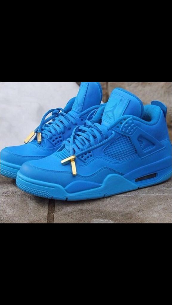 DapperDecisions's tweet image. Jordan 4 'blue out' custom.