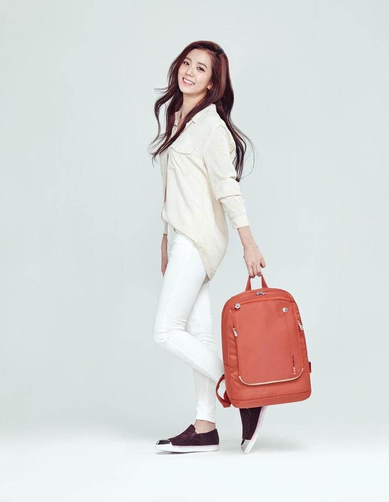 BLACKPINKGLOBAL's tweet photo. Kim Jisoo #ygentnewgirl #samsoniteCF http://t.co/BLwUBbGDdV