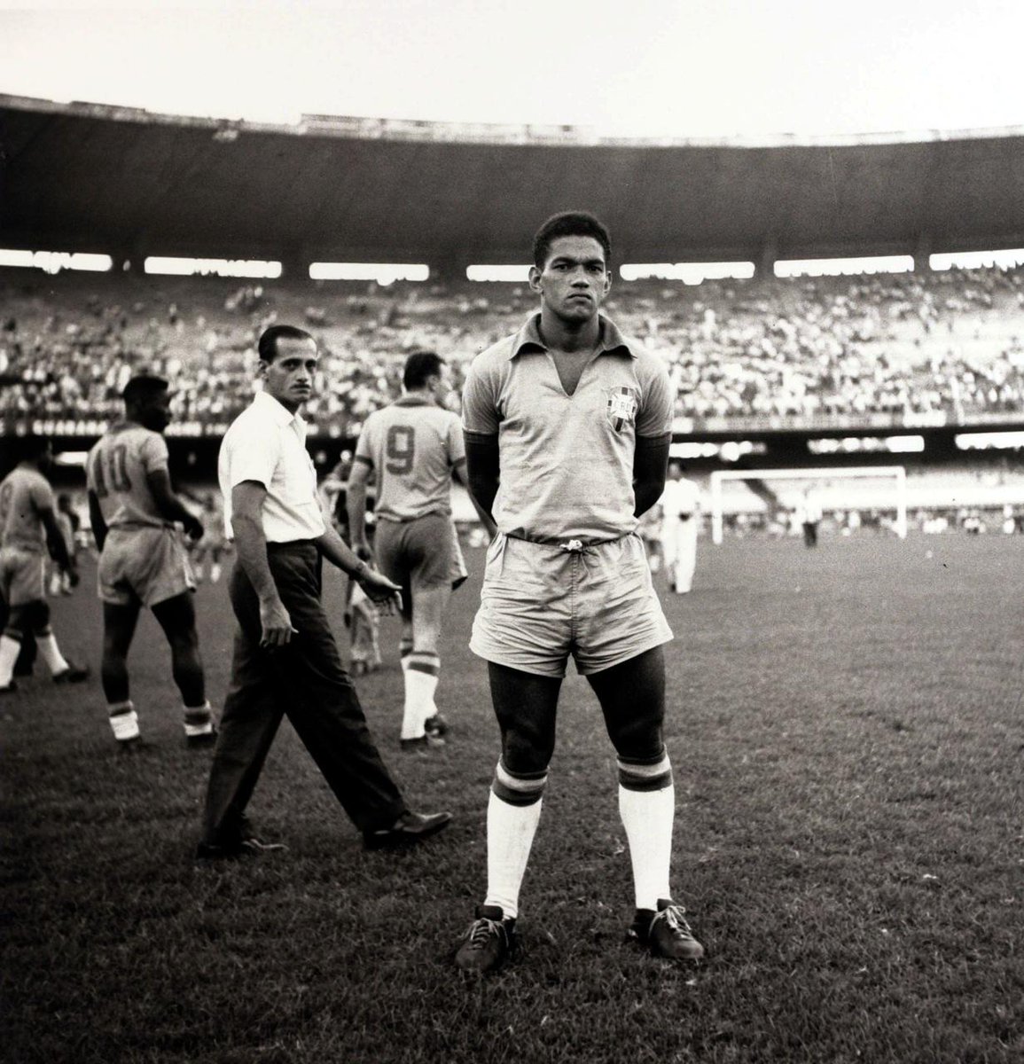 AtaqueFutbolero's tweet photo. 32 años sin Garrincha
http://t.co/UXc8CDPxFb http://t.co/Qo4CHI792V