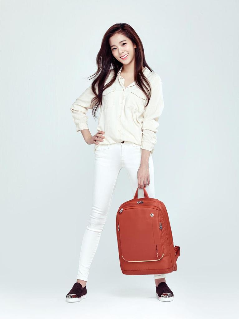 BLACKPINKGLOBAL's tweet photo. Kim Jisoo #ygentnewgirl #samsoniteCF http://t.co/BLwUBbGDdV