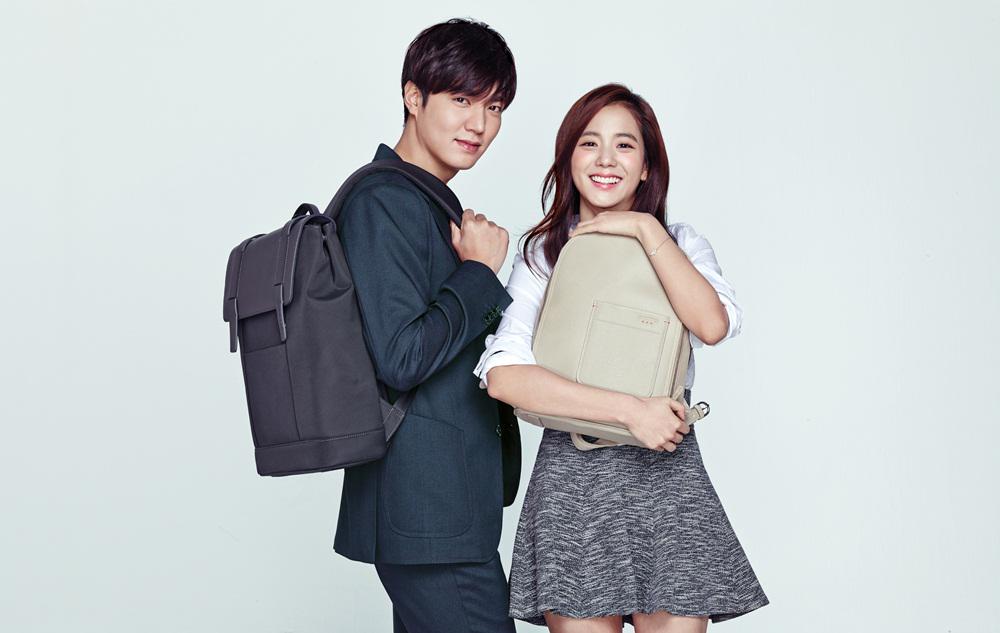 BLACKPINKGLOBAL's tweet photo. Kim Jisoo #ygentnewgirl #samsoniteCF http://t.co/A8w5f6rAm5