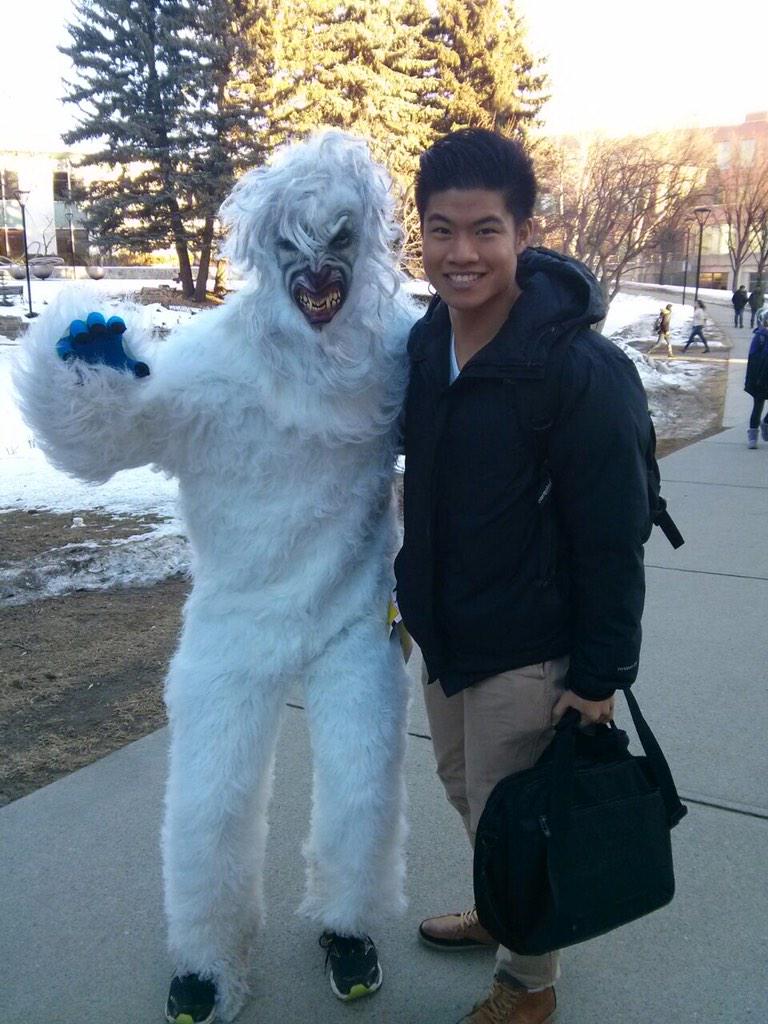olafuofc's tweet photo. Sam aka Pvt. Snowballs found him too! @FrostbiteUofC http://t.co/eXQFmwZkmo