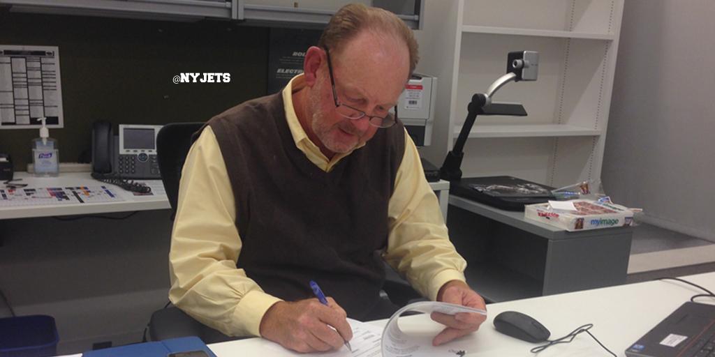 AlbertBreer's tweet photo. After some haggling ... RT @nyjets: We have named Chan Gailey our offensive coordinator- http://t.co/jkjKBAnVsT http://t.co/rudU1eWszQ