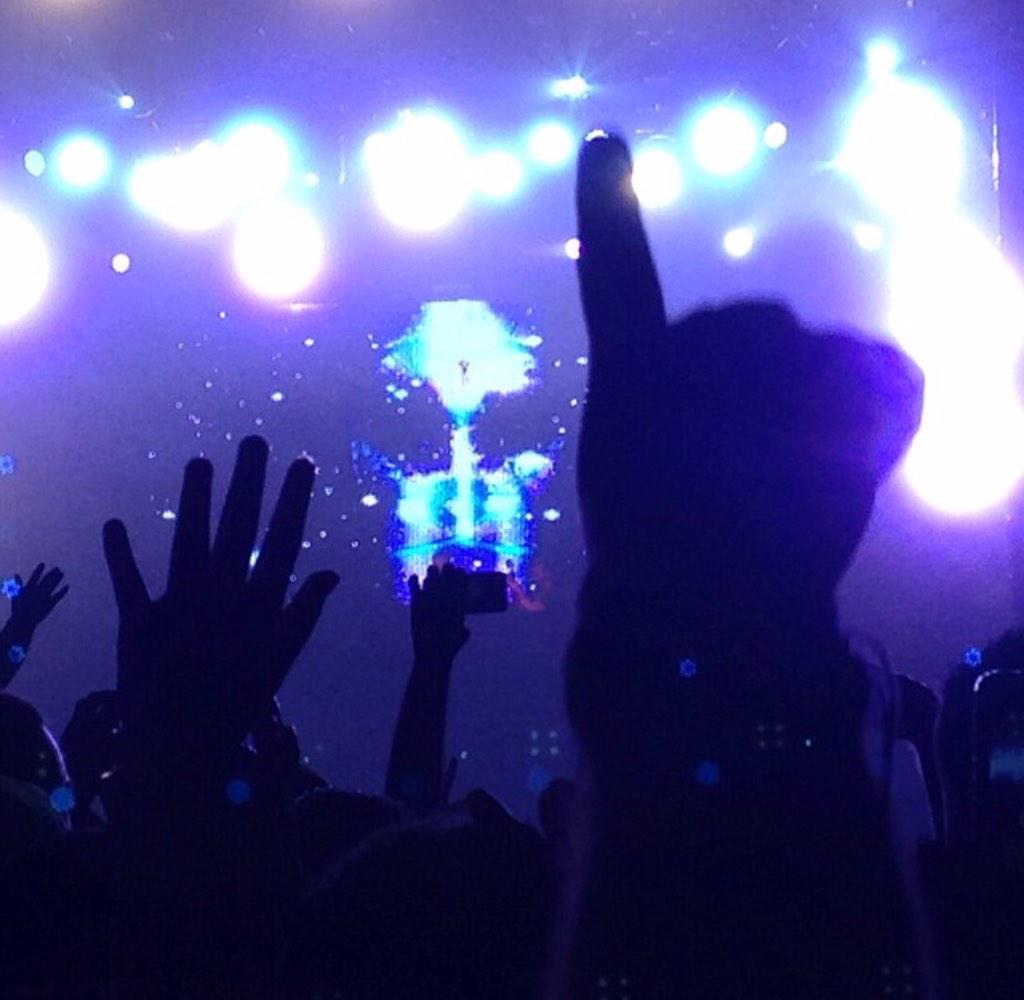 KaylAngelique's tweet photo. @GGrooveevents #togetherasonetuesday forever my favorite picture! #UME14 #ZEDD http://t.co/Bzd0zcjBms