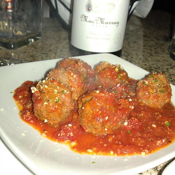 FilipposSTL's tweet photo. Spicy Meatballs!!! I can never get enough of them! http://t.co/LPpFU9VkKH