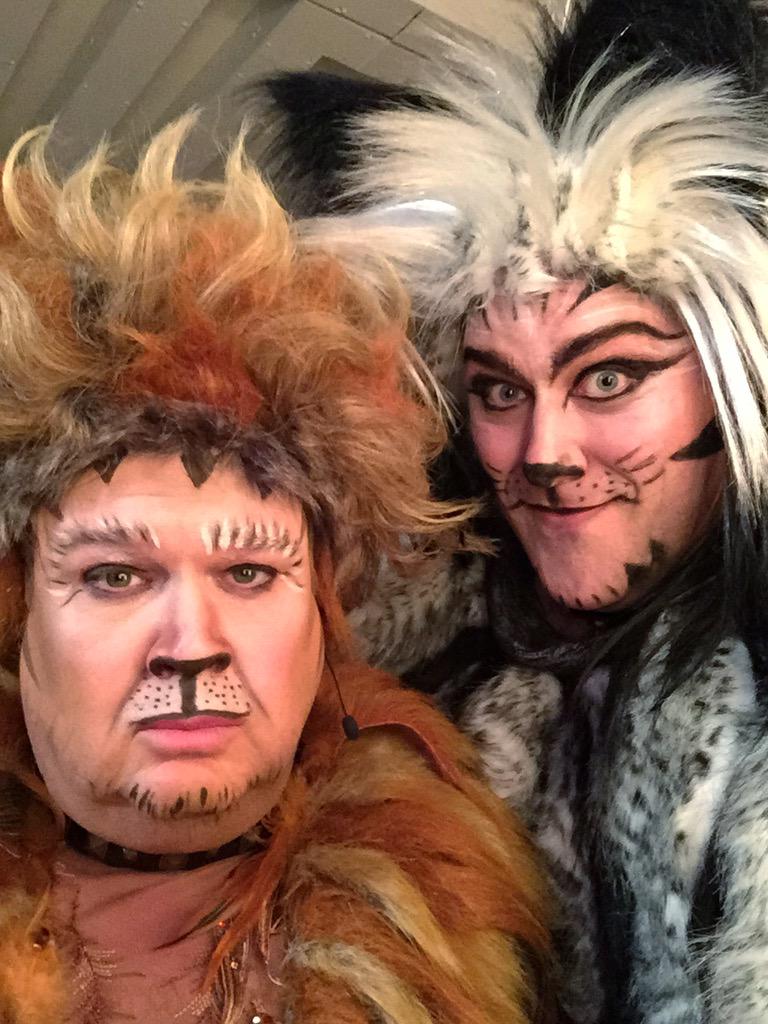 Julie stewart binks datování eric stonestreet