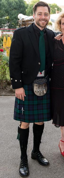 alainnlaur's tweet photo. @barbaramills1 Yes, Barb! They announced the gorgeous @RikRankin was cast as Roger! #onlyjoking #wishiwasnt 😍 http://t.co/L2px0F5im1
