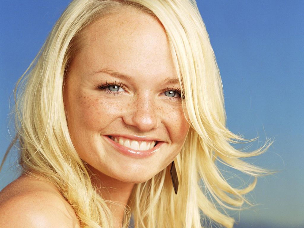 January 21st, wish Happy Birthday to beautiful baby spice, very talented singer, Emma Bunton. 