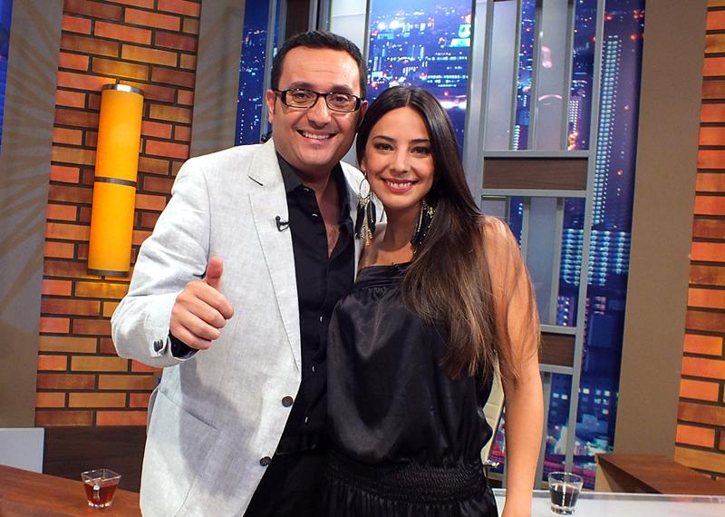 SinDiosNiLate's tweet photo. Seguimos conversando con una artista fenomenal en nuestro late: @danielacastillo #DanielaCastilloSDNL http://t.co/dzuIfnzFly