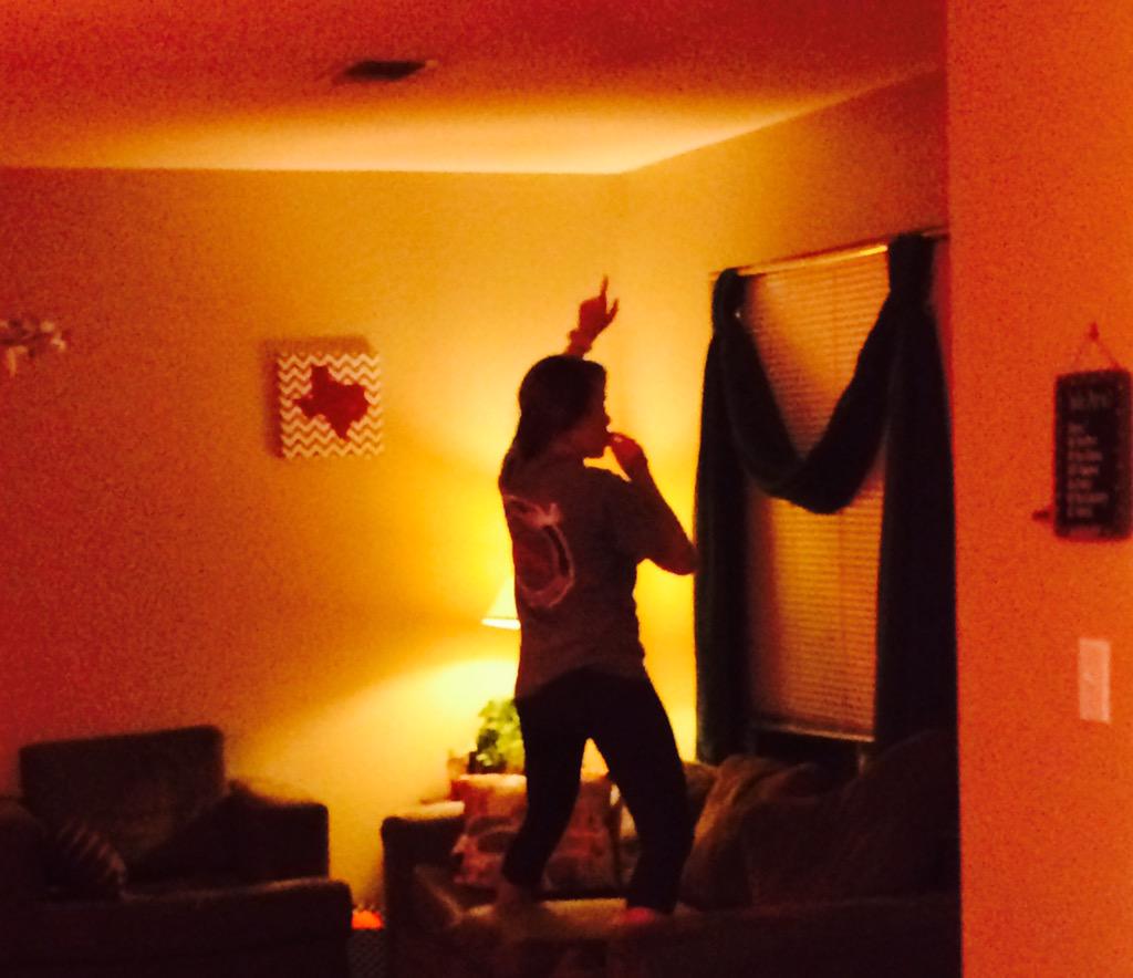 elisa_nicole1's tweet photo. Love @samwsoto dancing and #gettinhyped http://t.co/11ynHn9lcz
