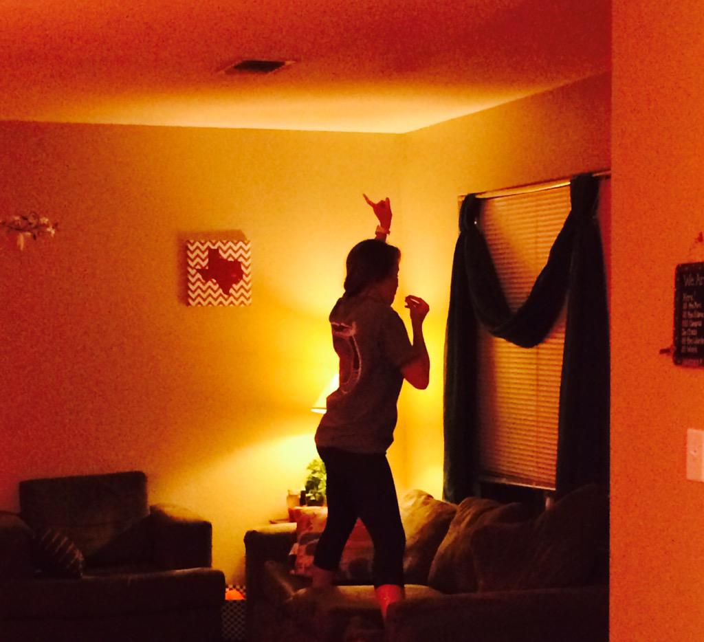 elisa_nicole1's tweet photo. Love @samwsoto dancing and #gettinhyped http://t.co/11ynHn9lcz