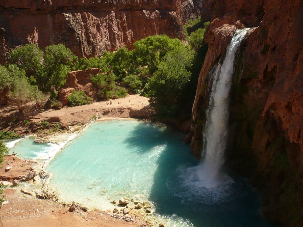 Uzivatel ラスベガス ネバダ観光サービス Na Twitteru Grandcanyon Falls 滝行 世界遺産グランドキャニオン の1600m下の底には エメラルドに輝く滝があります ハバスパイの滝 滝行というより 行くまでが修行みたいなもの Http T Co