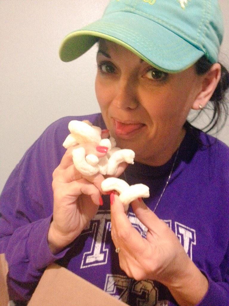 Christa8047's tweet photo. DISCLAIMER: packing peanuts do NOT taste like white cheddar Cheetos :-( http://t.co/x9d538nl0U