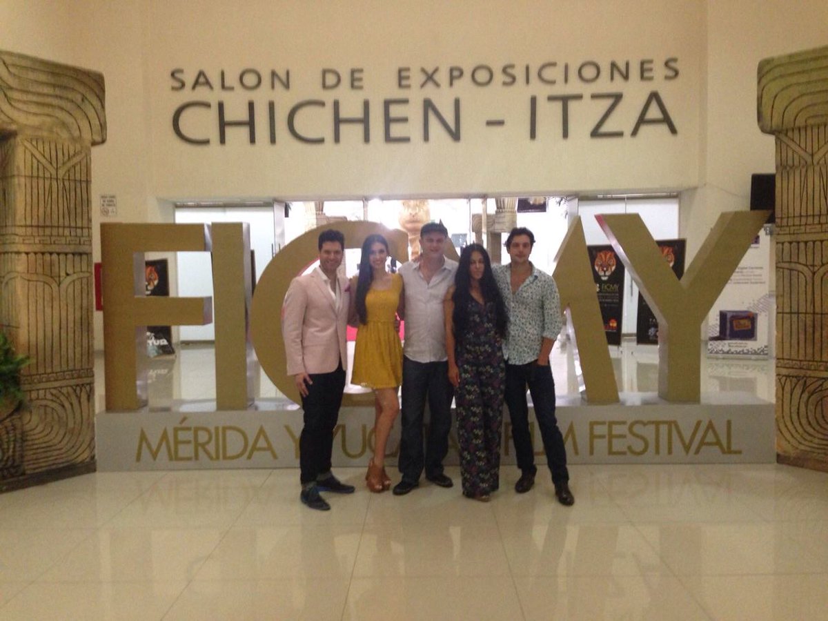 LanczynerFilms's tweet photo. Buenas noches estamos dando inicio al festival de cine #FICMY2015 #LanczynerFilms #Xibalba http://t.co/N65BTh7aDz