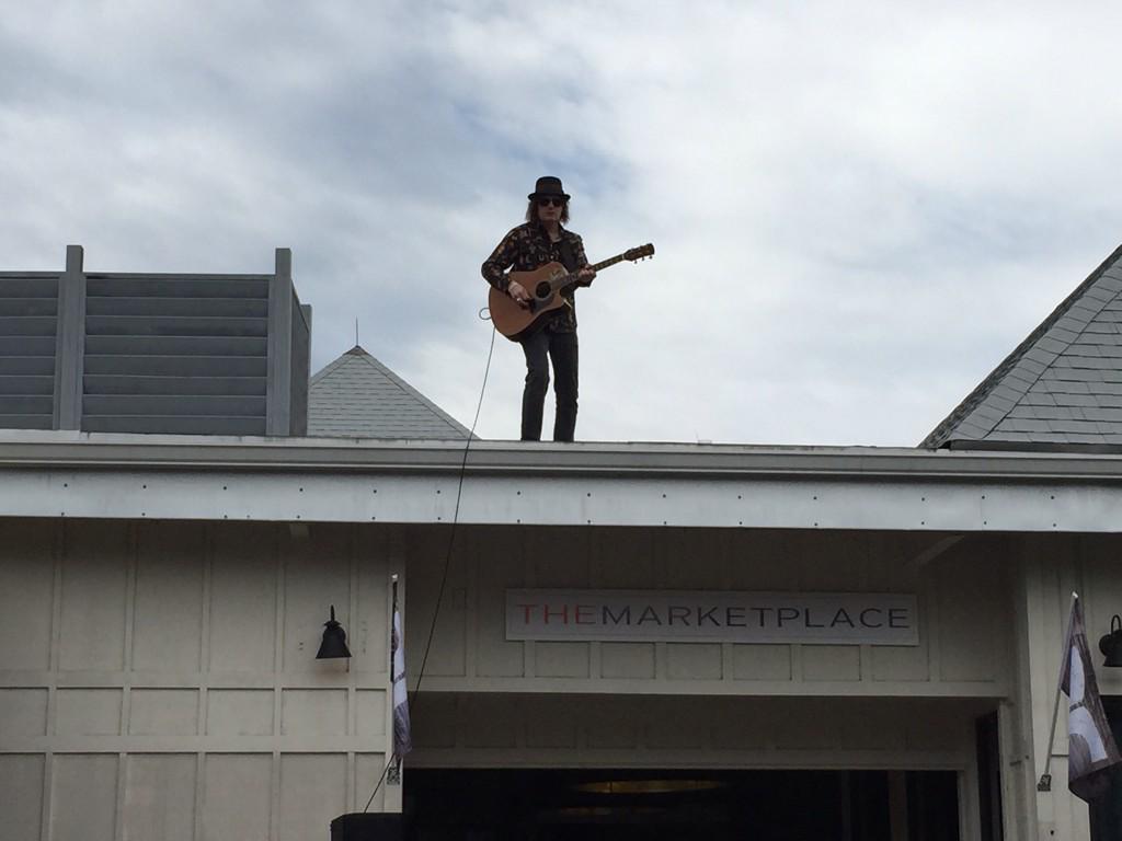 Wear_Naked's tweet photo. #GeneMcManus giving a rooftop performance at @clubmedofficial! #NobleConference http://t.co/E9u8BP9IsQ