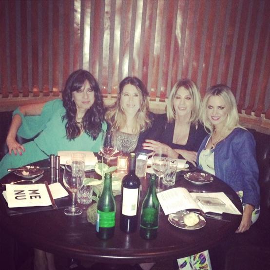 Cena de Chicas en Elena/Four Seasons!@AnyVentura1 @Edi_hermida @letyfernan ???????! Gracias @gabrielolivieri