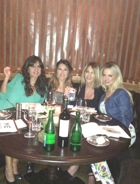 Más de la gran cena de chicas?? http://t.co/YGwomIljEs