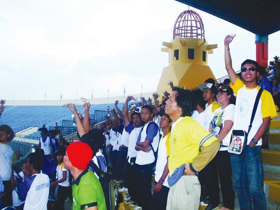 Wasit lucu ya, nang poho dei ngarana rek di ece teh :)) <a href="/viking_kng/">#13thVikingKuningan</a> Chaos jeung Kota Bandung gara2 wasit,  kami aya "