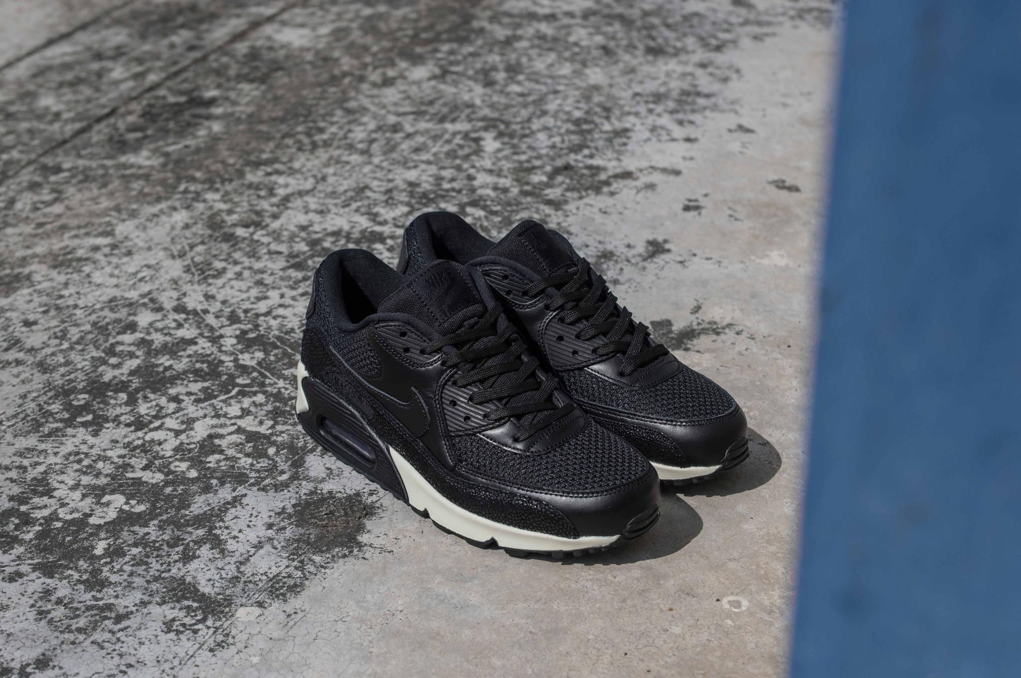 Air max 90 sales triple black leather