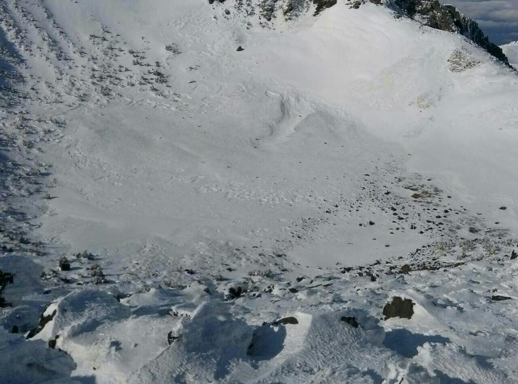 Bodycurll's tweet image. Hallasan stands out at the center of South Korea's southernmost island