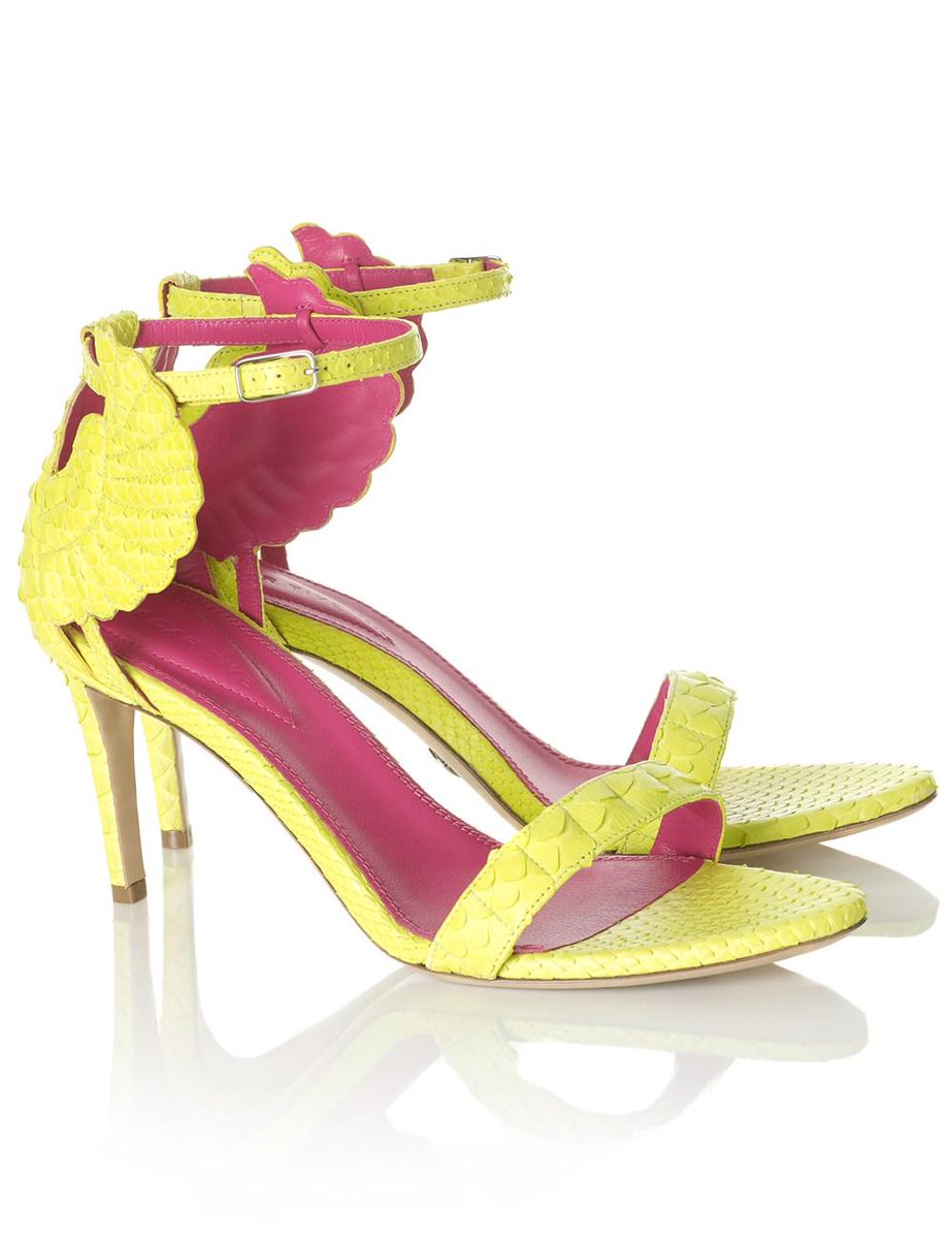 styleimprimatur's tweet photo. #newblogpost #styleimprimatur http://t.co/05J8tyfYv6 #oscartiye #mailkah #heels #shoppingtips http://t.co/0soEEBuUPE