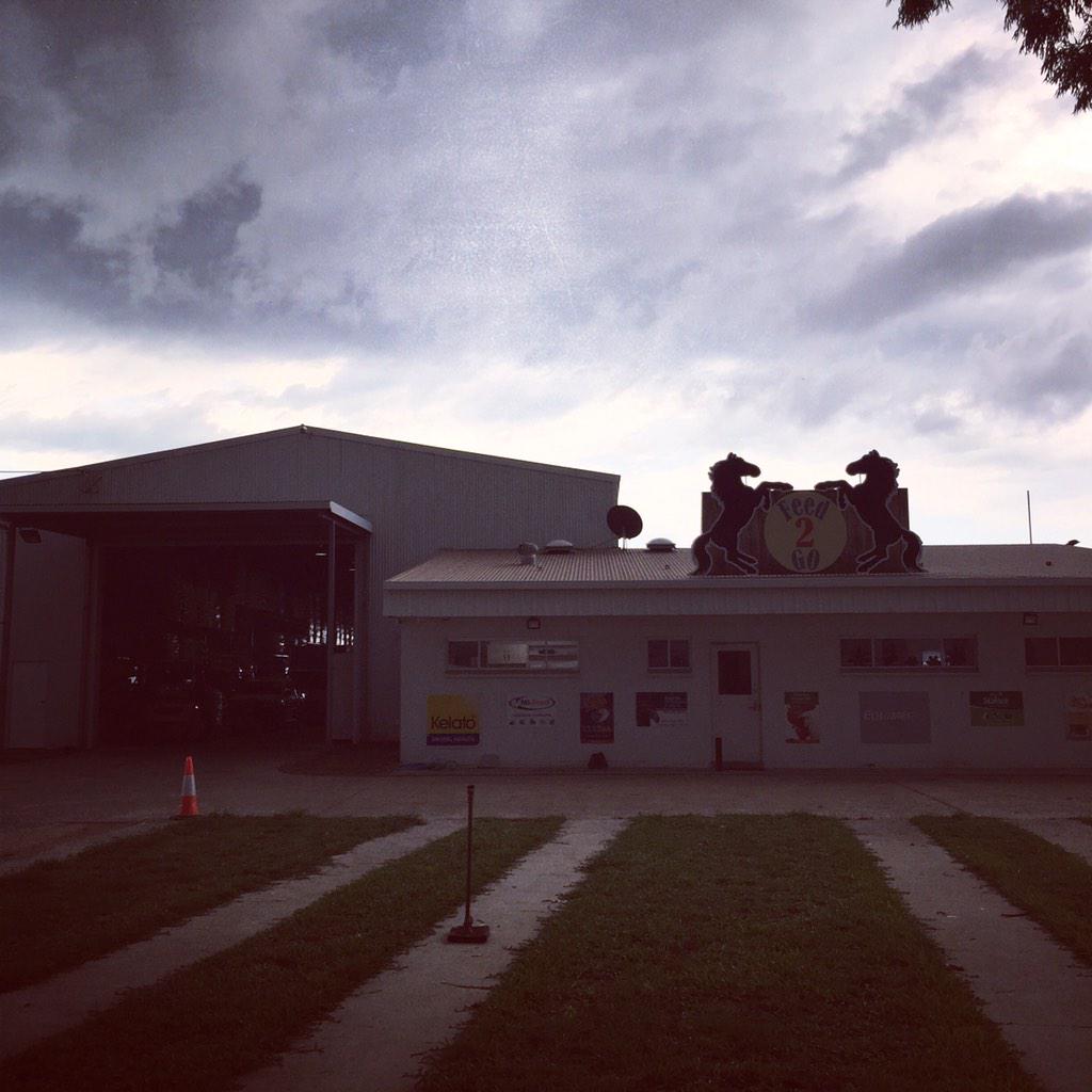 Feed2Go's tweet image. The storm has just started rolling in! #TownsvilleShines