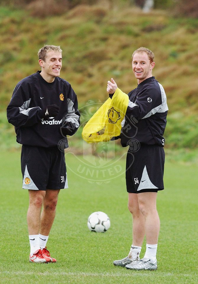  Happy Birthday to former Reds Phil Neville and Nicky Butt! 