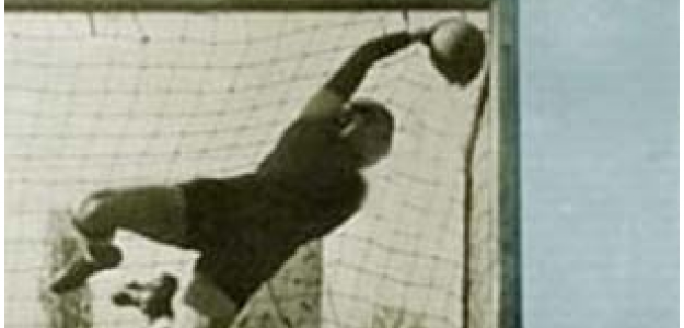 CuriosodeFutbol's tweet photo. Wiston Coe, la historia del portero que tenía un sólo brazo.
Impresionante nota -->  http://t.co/ox6DVRN1Py http://t.co/T7wDlB83Fk