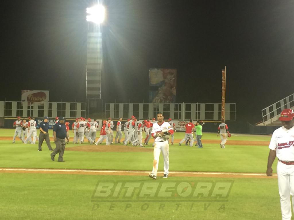 BitacoraPma's tweet photo. ¡Felicidades a los @CaballosdeCocle por la obtención del @probeis_panama temporada 2014-2015! http://t.co/VgDrxjMxgO