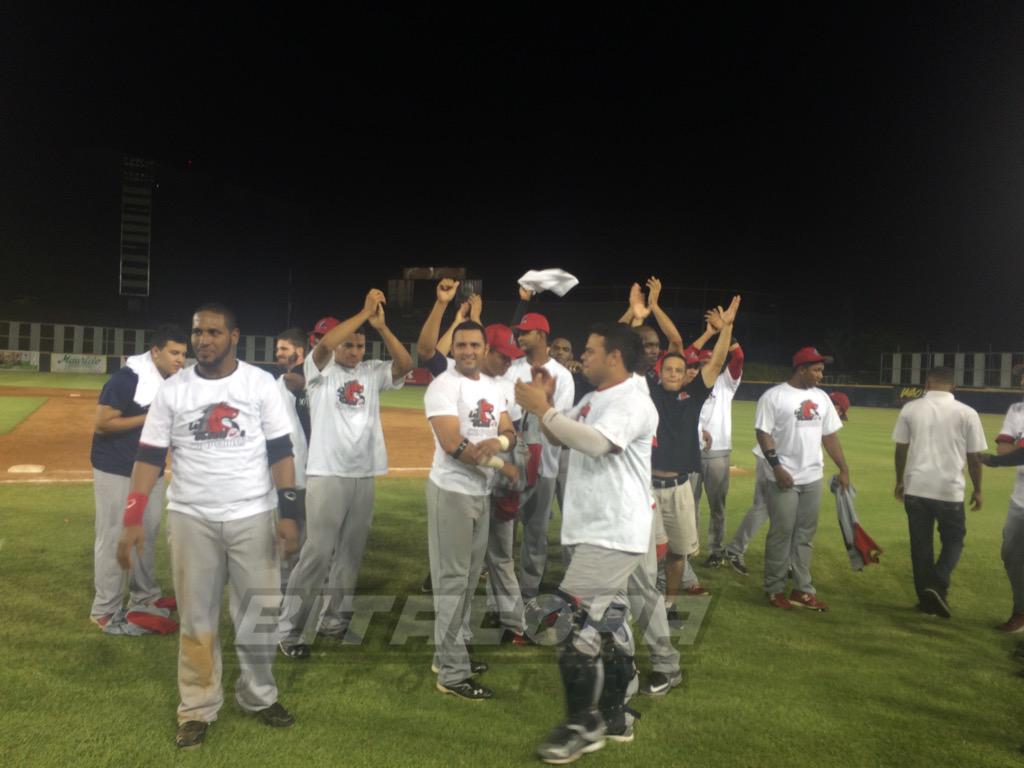 BitacoraPma's tweet photo. ¡Felicidades a los @CaballosdeCocle por la obtención del @probeis_panama temporada 2014-2015! http://t.co/VgDrxjMxgO